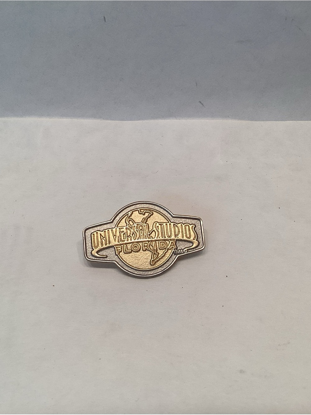 2000 Universal Studios Florida Globe Logo Lapel Pin 2 Tone Theme Park EUC